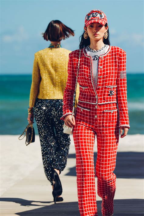 chanel collection croisière 2022|Cruise 2022/23 Collection in Miami — CHANEL Shows .